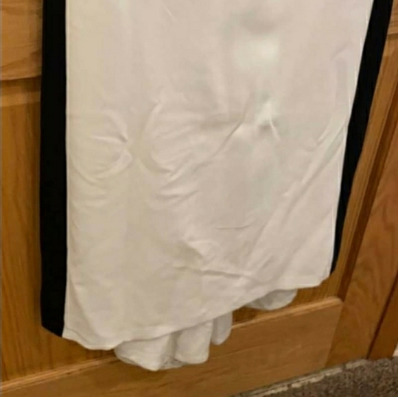 Issue New York Sleeveless Mock Neck Gown - Picture 5 of 10